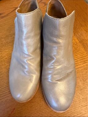 Frye Elyssa Shootie Taupe Leather Sz 8.5 EUC